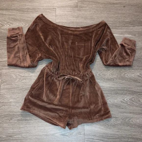 Teddy bear 🧸 Brown soft off shoulder velour romper - Picture 4 of 5